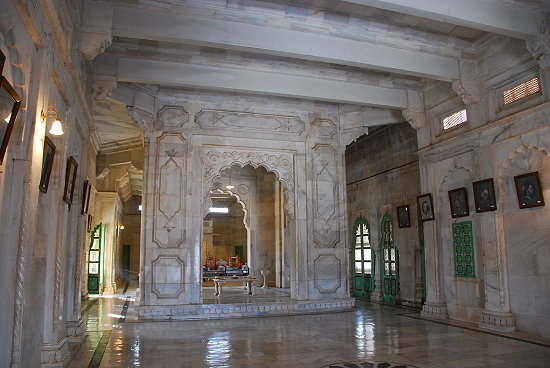innerhalb-des-Mausoleums-Jaswant-Thada